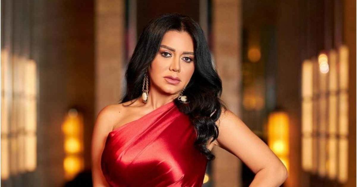 شاهد .. رانيا يوسف تطل من لندن.. و"كل المشاهير عايزين يتصوروا معايا"