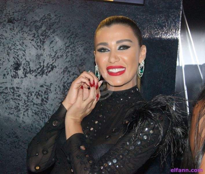 شاهد .. نادين الراسي تحصل على الإقامة الذهبية وتوجه هذه الرسالة