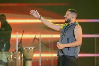 شاهد .. بالفيديو والصور- محمد حماقي يتألق في حفله بجدة ويشعل الأجواء على المسرح