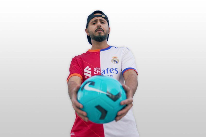 خالد عبدالله يستبق مباراة ريال مدريد وليفربول بفيديو قصير