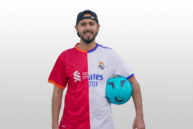 خالد عبدالله يستبق مباراة ريال مدريد وليفربول بفيديو قصير