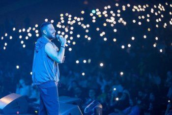 شاهد .. بالفيديو والصور- محمد حماقي يتألق في حفله بجدة ويشعل الأجواء على المسرح