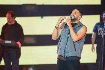 شاهد .. بالفيديو والصور- محمد حماقي يتألق في حفله بجدة ويشعل الأجواء على المسرح