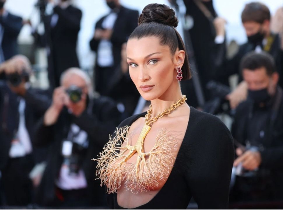 مهرجان كان.. نظرة على إطلالات صنعت تاريخ الموضة على مر 75 عامًا