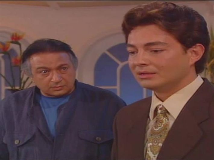 أحمد زاهر رد جميل نور الشريف و اهداه فيلم ” فارس ” – فيديو