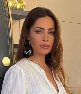 زوجة راغب علامة تخطف الانظار بإطلالة باللون الابيض- شاهد