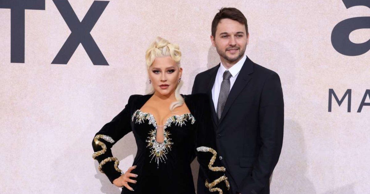 شاهد .. أفاعي كريستينا أغيليرا تخطف الأنظار في حفل خيري.. بالصور