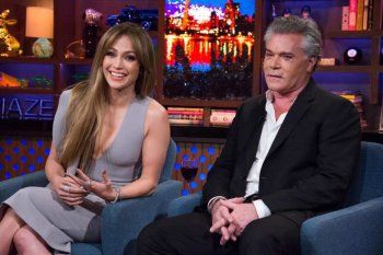 شاهد .. وفاة راي ليوتا قبيل حفل زفافه وهكذا نعته جينيفر لوبيز-بالصور والفيديو