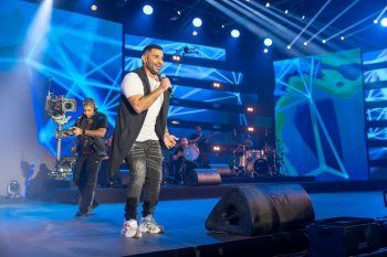 شاهد .. أحمد سعد ينشر صوراً من حفله في السعودية والمتابعون يعلقون