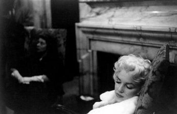 شاهد .. شاب غامض إلتقط مجموعة صور لـ مارلين مونرو ووثق كيف تمضي يومها.. شاهد