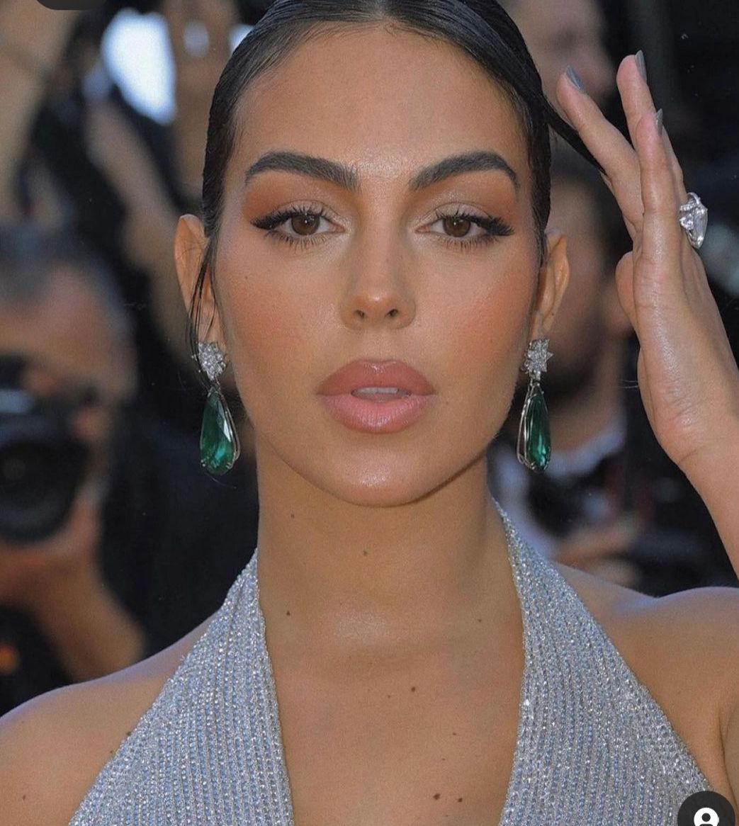 جورجينا رودريجز تتألق في مهرجان كان السينمائي- شاهد