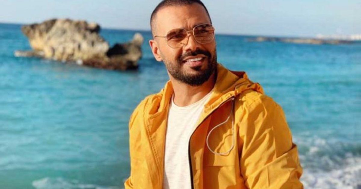 شاهد .. جوزيف عطية يستمتع بوقته في البحر.. والجمهور يتفاعل مع لياقته البدنية