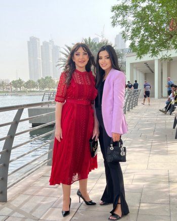 شاهد .. إطلالة وفاء موصللي مع ابنتها نايا حديث الجمهور .. شاهدوا جمالهما- بالصورة