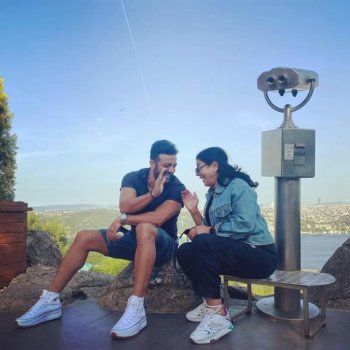 شاهد .. طلال مارديني يعبّر عن سعادته بلقاء صباح الجزائري في تركيا