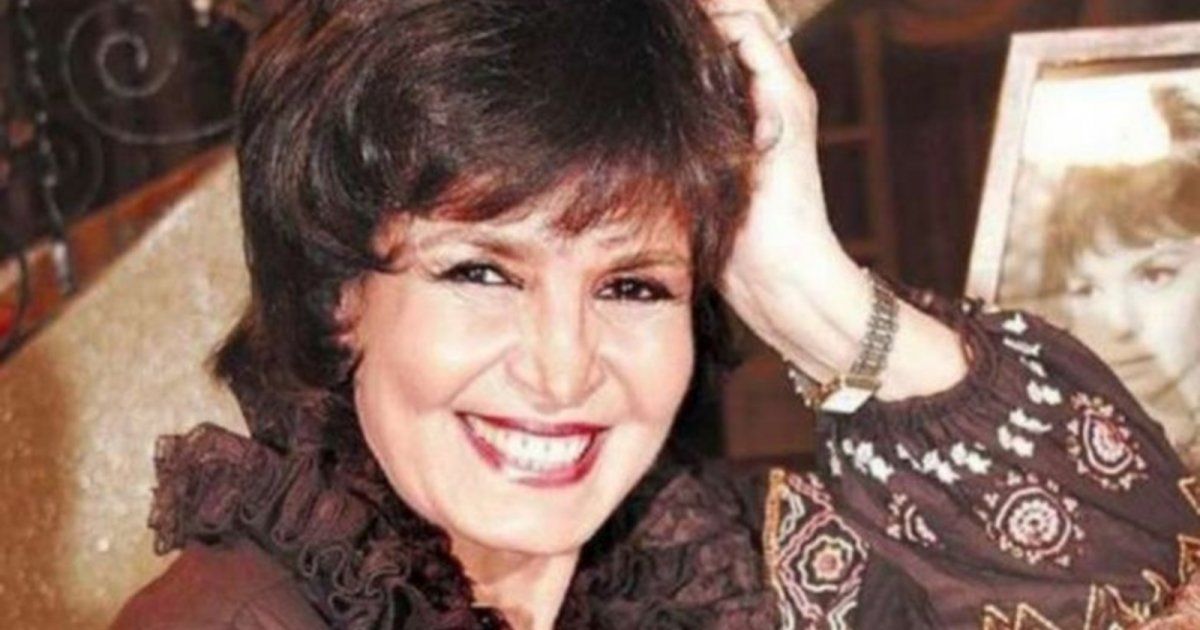 شاهد .. سميرة أحمد تهدي جائزة المهرجان الكاثوليكي لسمير صبري.. وتكشف كواليس آخر مكالمة معه