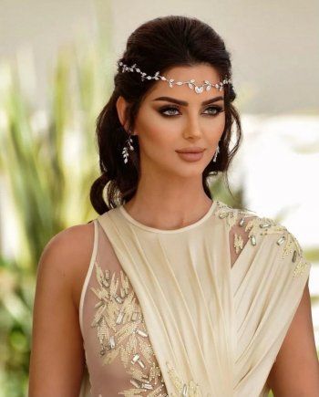 شاهد .. ماهلاغا جابري تشبه الأميرات الإغريقيات بأحدث إطلالاتها