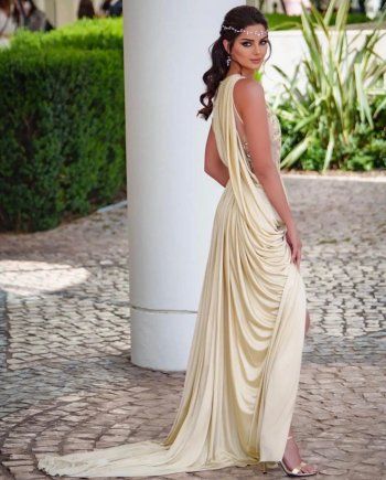 شاهد .. ماهلاغا جابري تشبه الأميرات الإغريقيات بأحدث إطلالاتها