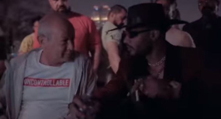 بالفيديو – محمد رمضان يستقبل صديقه ” نجيب ساويرس “