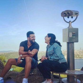 شاهد .. طلال مارديني يعبّر عن سعادته بلقاء صباح الجزائري في تركيا