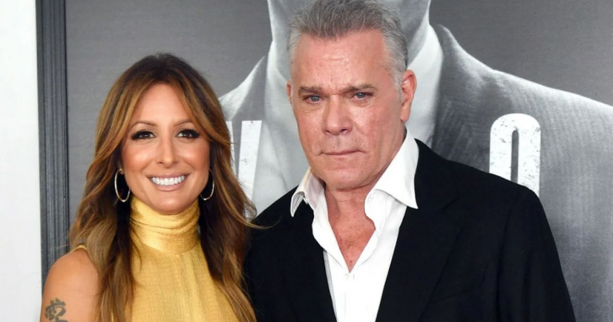 شاهد .. خطيبة راي ليوتا في أول تعليق بعد وفاته التي صدمت الوسط الفني ومحبيه