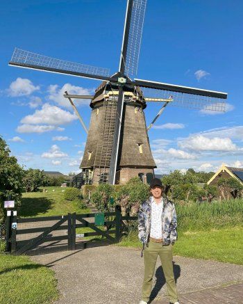 شاهد .. بالصور - ميك جاغر يستمتع بالمشاهد في هولندا إستعداداً لجولته الاوروبية