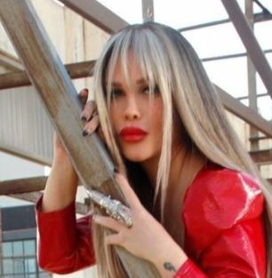 بالاحمر الناري.. نيكول سابا تشوق جمهورها لأحدث اعمالها- شاهد