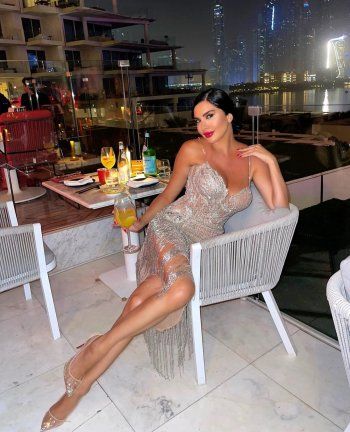 شاهد .. بالصور - لاميتا فرنجية بوضعيات تصوير حابسة للأنفاس...والجمهور يتفاعل