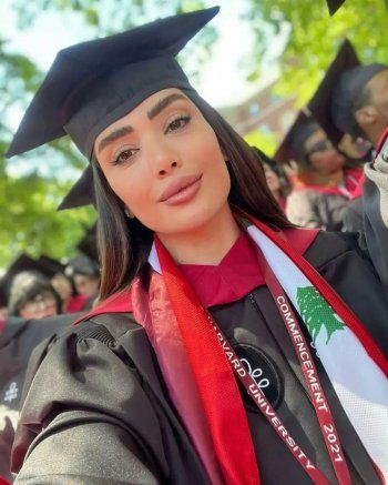 شاهد .. جيسيكا عازار تحتفل بتخرجها من جامعة "هارفارد"
