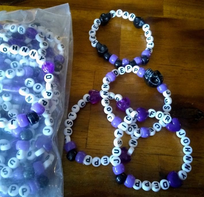 هدية من معجبة – سر العدالة في “سوار” جوني ديب الجديدة