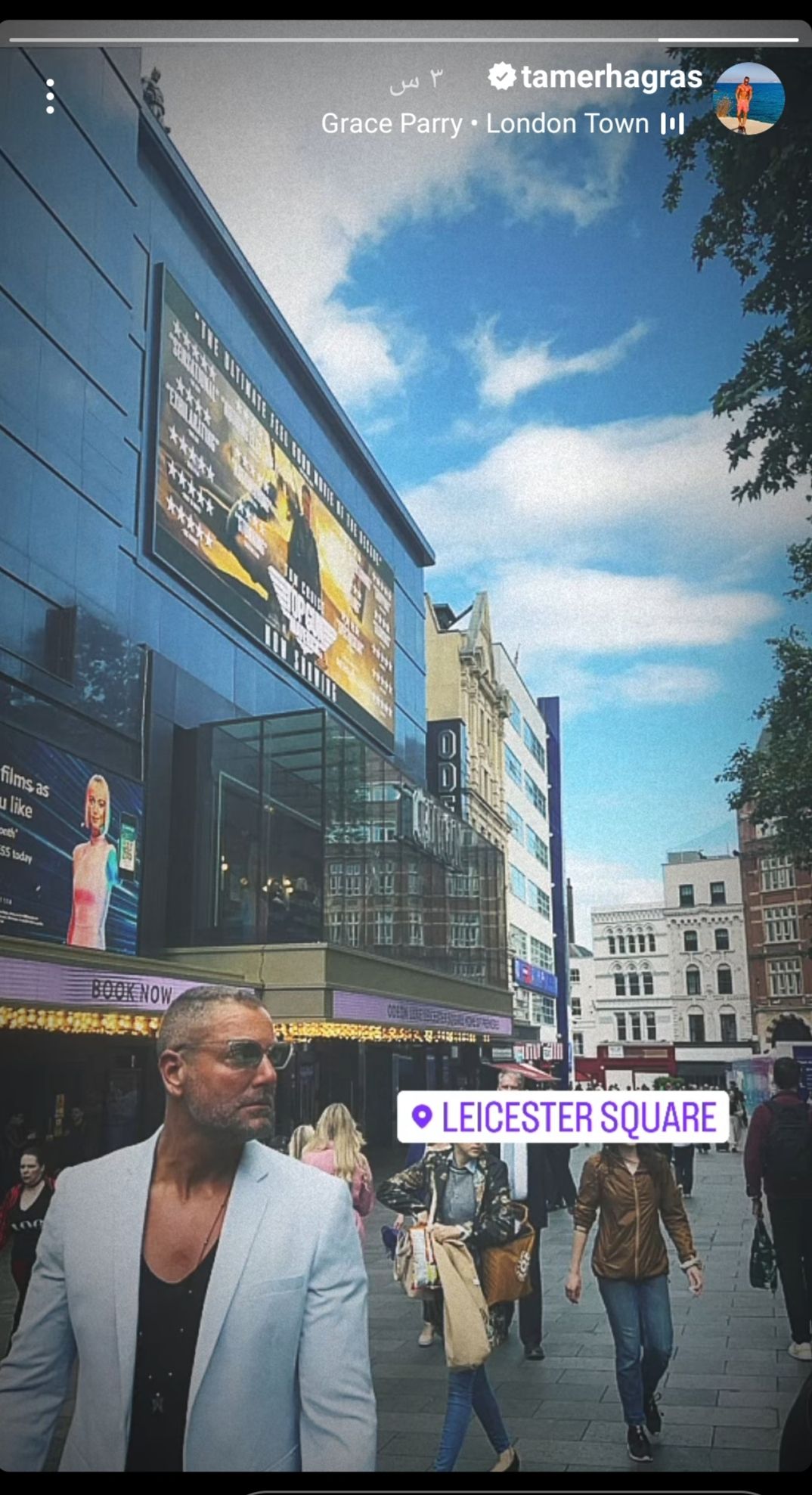 تامر هجرس يتجول في شوارع لندن- شاهد