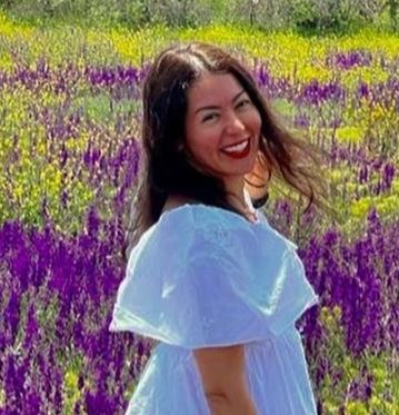 لقاء الخميسي تتألق وسط الزهور في احدث جلسة تصوير لها- شاهد