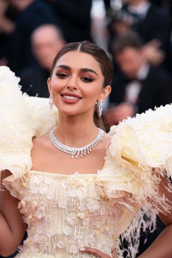 شاهد .. بالصور- إلين سليمان تتألق على السجادة الحمراء بإطلالتين مختلفتين