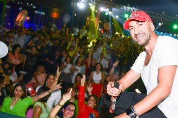 شاهد .. بالصور - عمرو دياب وملكات جمال مصر السابقات يلتقون على ممشى أهل مصر