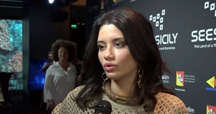 امرأة عربية – تفاصيل دور سينتيا خليفة بفيلم Sicilian Holiday