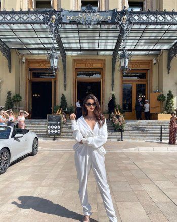 شاهد .. بالصور- ماهلاغا جابري تتألق بالأبيض وإطلالتها تخطف قلوب المتابعين