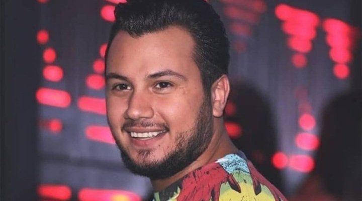 شاهد .. خاص الفن - صورة وديع الشيخ مع الأسلحة تورطه في مأزق جديد