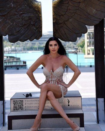 شاهد .. لاميتا فرنجية تستعرض أنوثتها بفستان مثير ... والجمهور يتساءل حول هذا الأمر