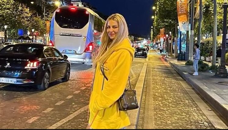 ريم مصطفي تخطف الأنظار وهي بتتمشي في شوارع باريس