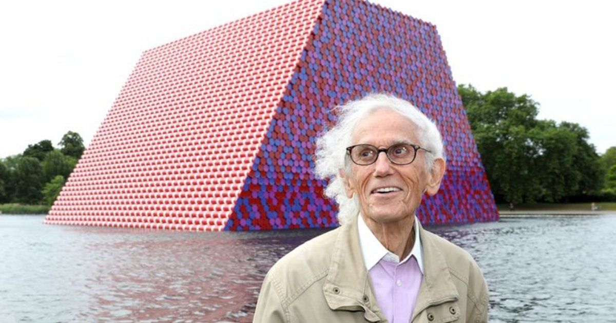 شاهد .. كريستو جافاشيف ابتكر فن تغليف المساحات واسمه زين قوس النصر
