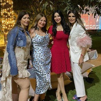 شاهد .. بينهم ياسمين رئيس ولجين عمران.. غادة عبد الرازق تستقبل مجموعة من الأشخاص في منزلها