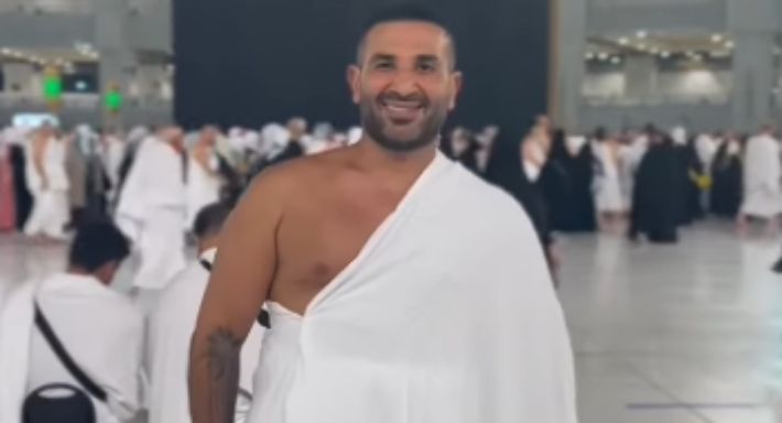 “تاتو” العمرة – أحمد سعد متعور و شكله بقي وحش – فيديو