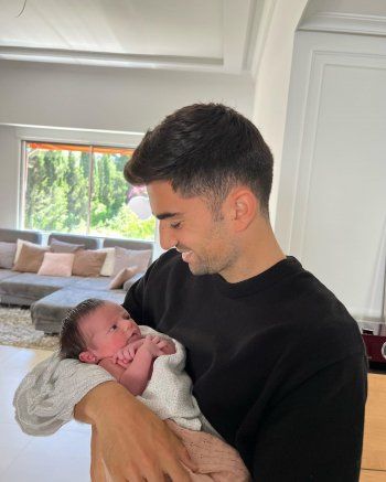 شاهد .. زين الدين زيدان أصبح جداُ للمرة الأولى.. وهذه صورة الطفلة