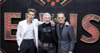 شاهد .. صورة تجمع أوستين باتلر وتوم هانكس خلال العرض الأول لفيلم ألفيس في لندن