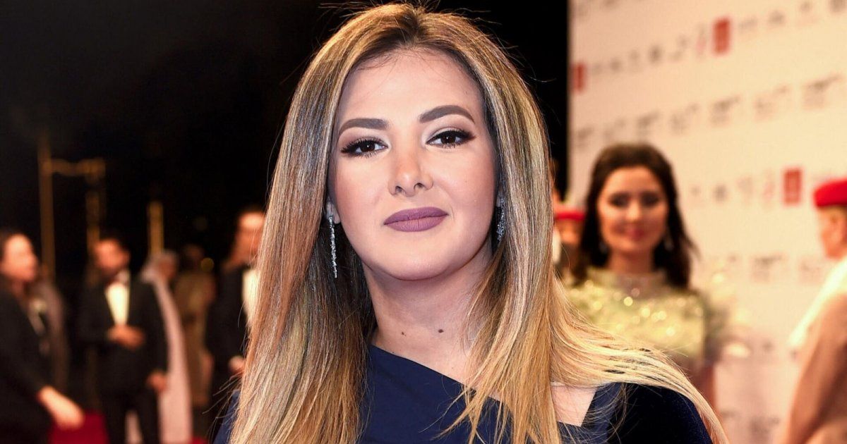 شاهد .. خاص الفن- مفاوضات على أجر دنيا سمير غانم مقابل عرض مسرحيتها في جدة.. وهذه التفاصيل