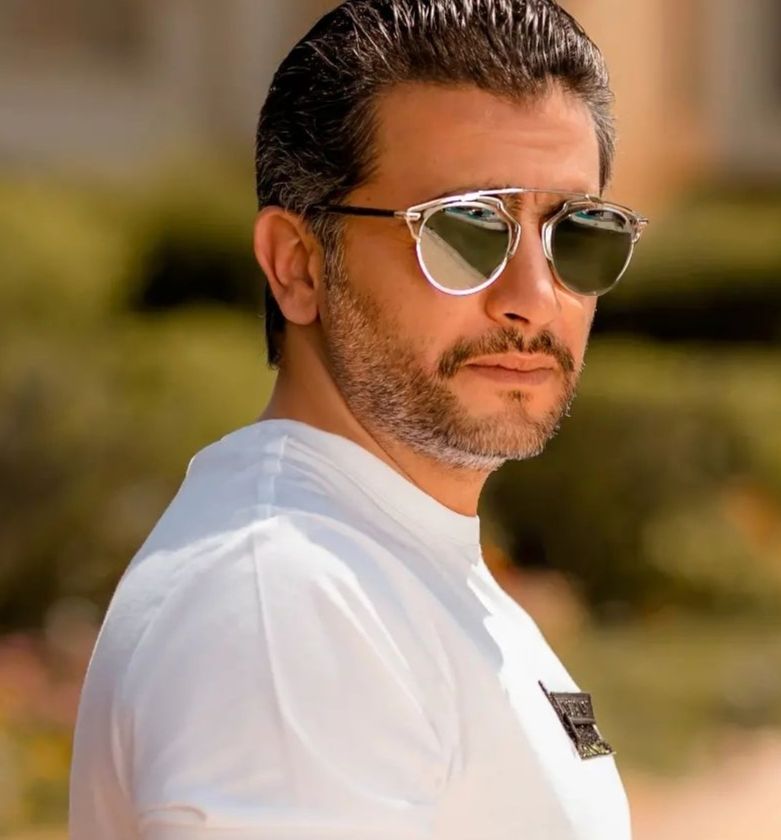 هاني سلامة يخطف أنظار متابعيه بإطلالة كاجوال- شاهد