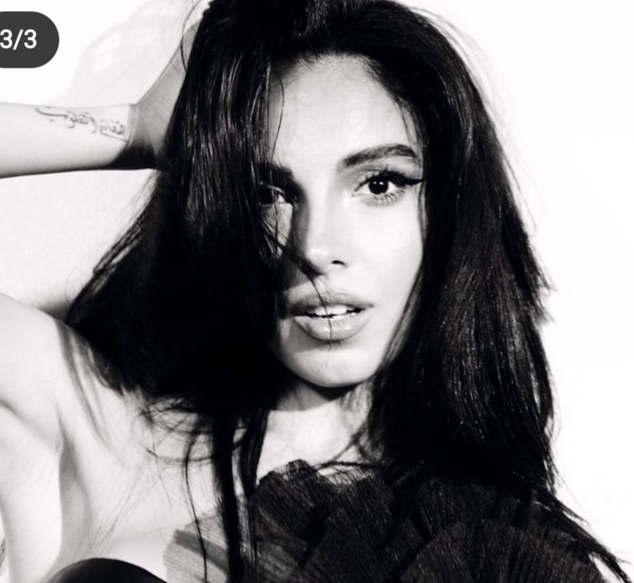 بالابيض والاسود .. سلمي ابو ضيف تخطف الانظار في احدث اطلالتها- شاهد