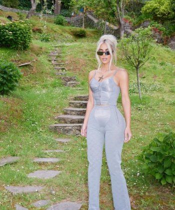 شاهد .. كيم كارداشيان بإطلالة ساحرة من بورتوفينو وابنتها نورث تبدو أكبر من عمرها-بالصور