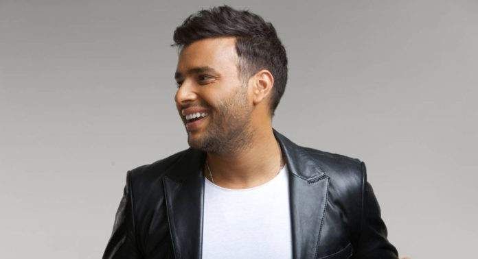 شاهد .. بالصورة - رامي صبري يقدم هذه الهدية لشقيقه الراحل كريم صبري