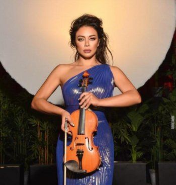 شاهد .. عازفة الكمان حنين تحقق نجاحاً كبيراً بكليب معزوفتها "مصر"-بالصور والفيديو