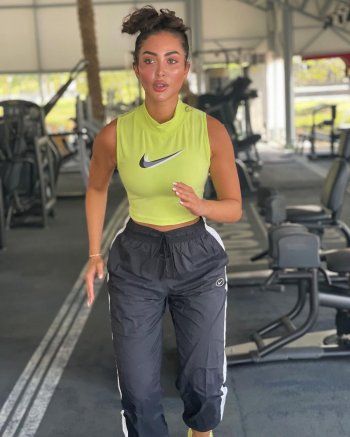 شاهد .. نور الغندور تستعرض مهاراتها الرياضية.. والجمهور يشيد بليقاتها